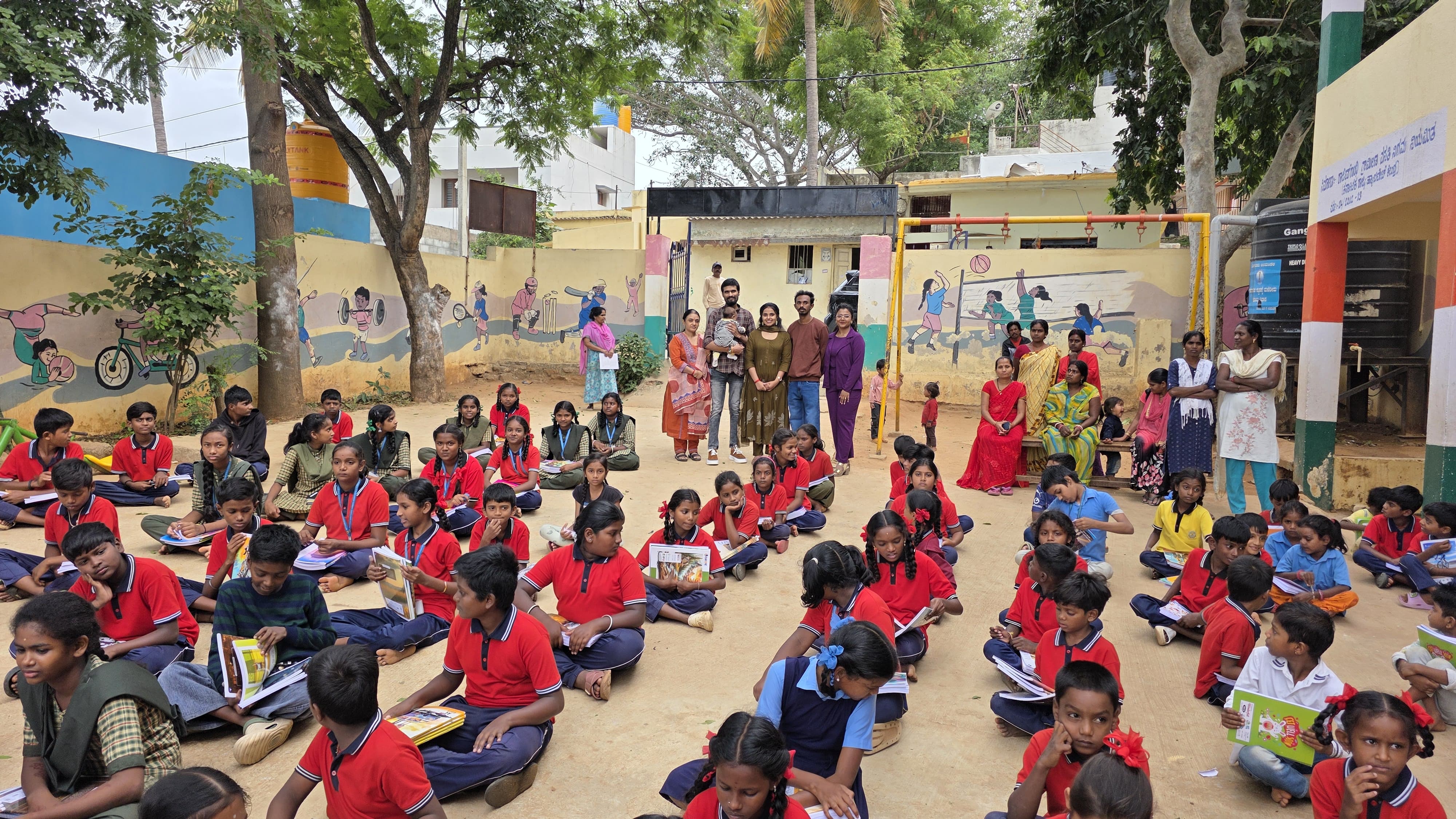 Group photo of school children with Ee Bandhana Foundation volunteers